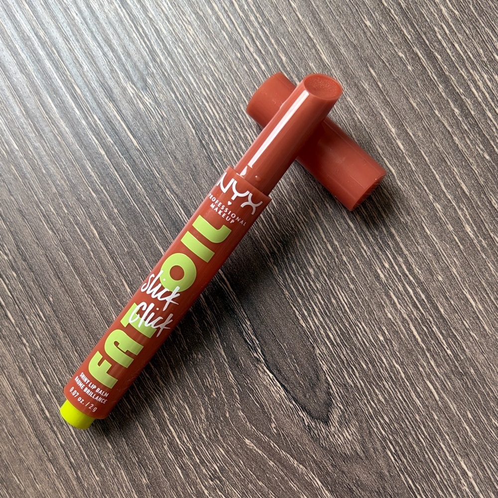 ❤️$4 NYX Fat Oil Slick Click Shiny Lip Balm Shade Cookie Crumble